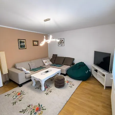 Appartement Esma 2 *